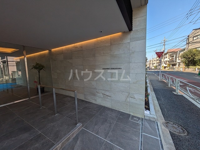 28/30 エントランス