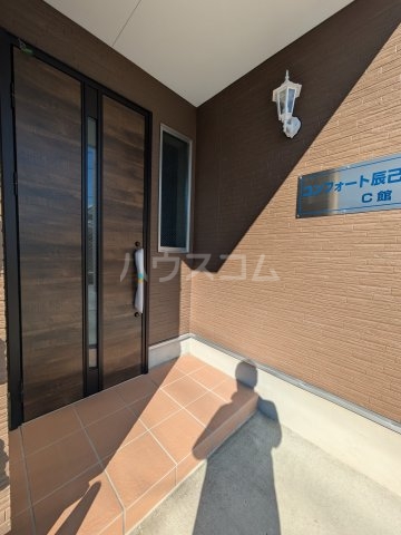 22/28 エントランス