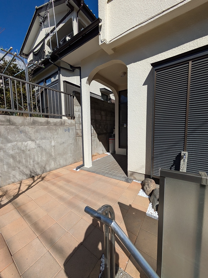 23/28 エントランス