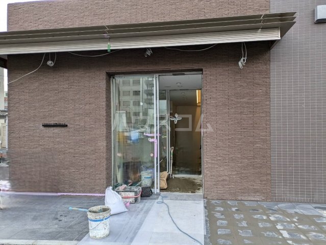 26/30 エントランス