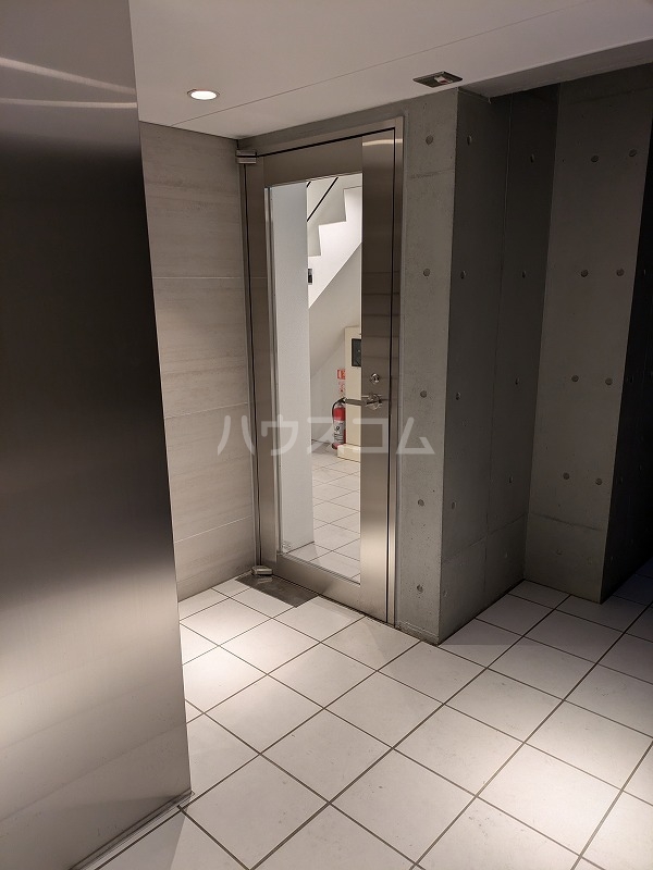 26/30 エントランス