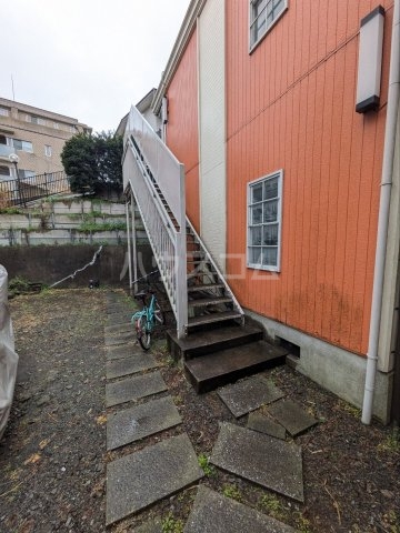 27/28 エントランス