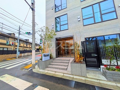 21/30 エントランス