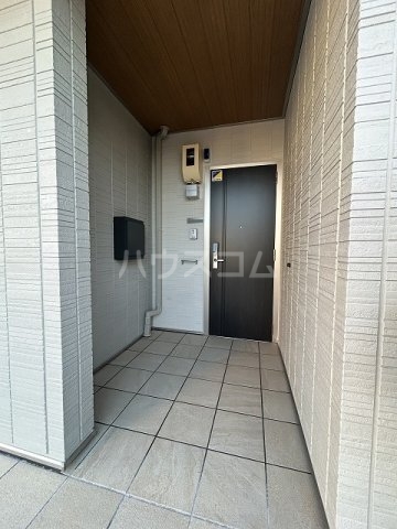 27/30 エントランス