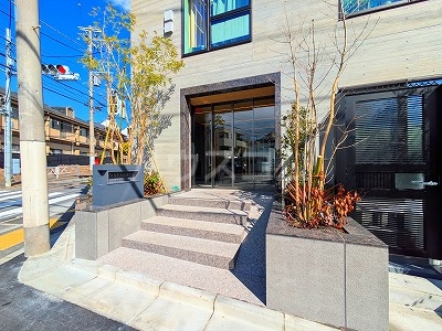 21/30 エントランス