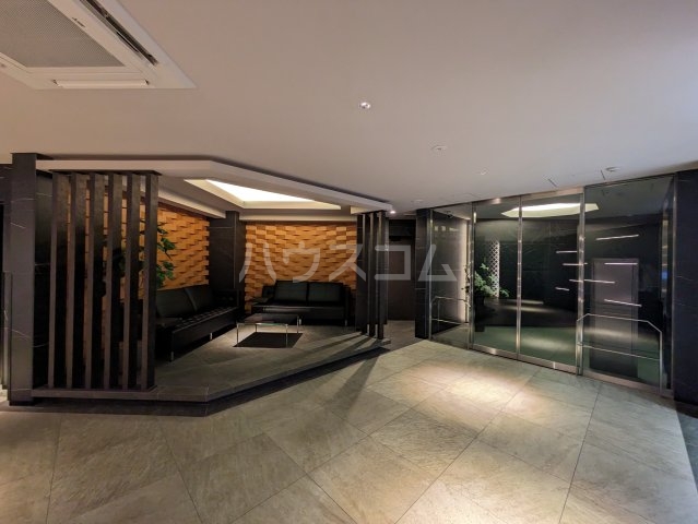 18/20 エントランス