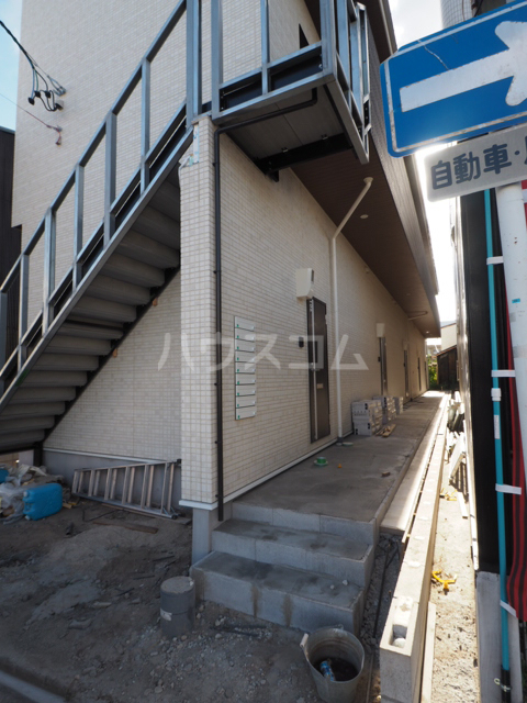 28/30 エントランス