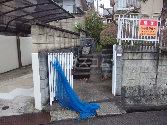 24/30 エントランス