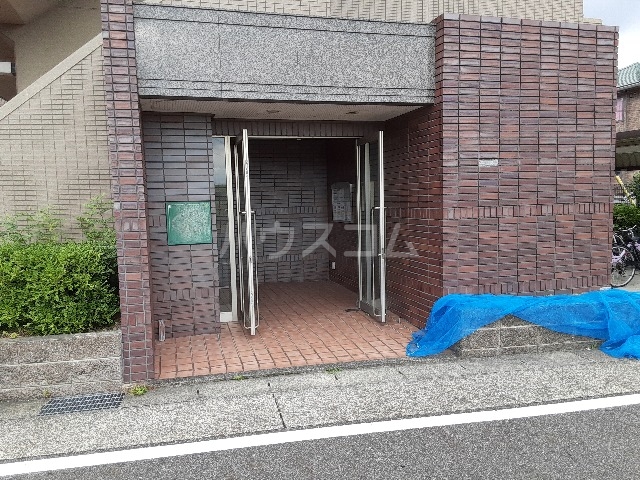 23/30 エントランス