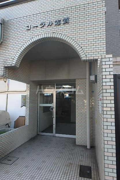 23/30 エントランス