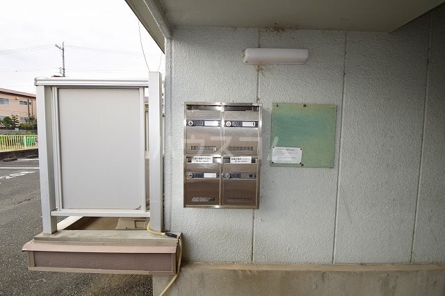 19/27 エントランス