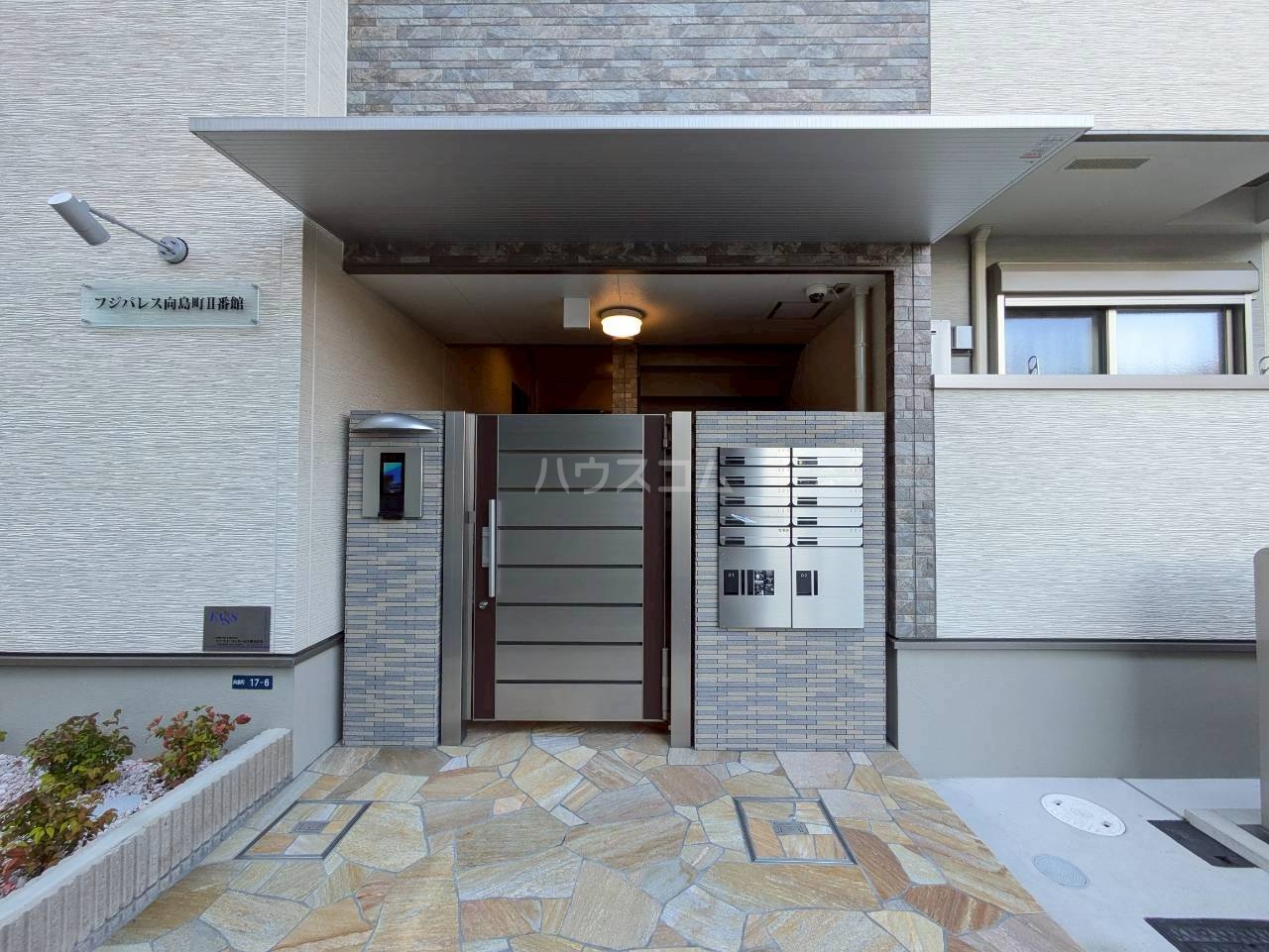 21/29 エントランス