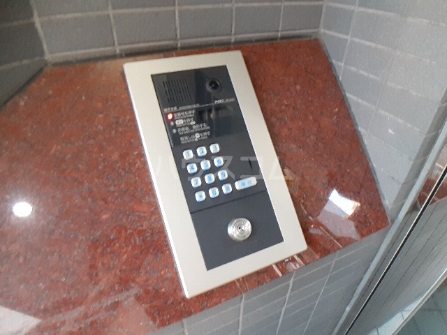 21/30 エントランス