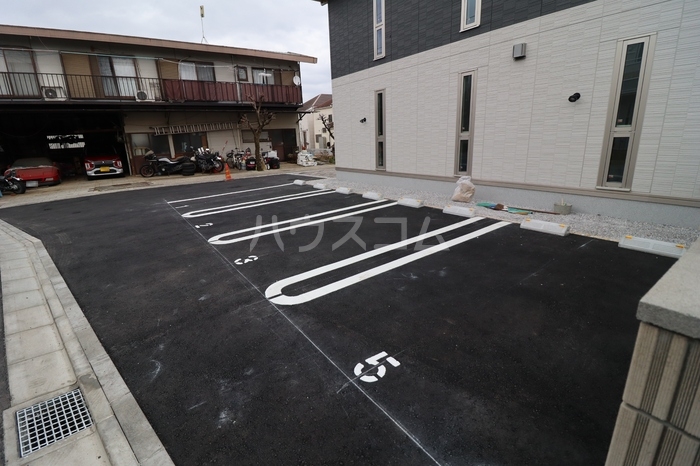 18/27 駐車場
