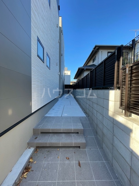 28/30 エントランス