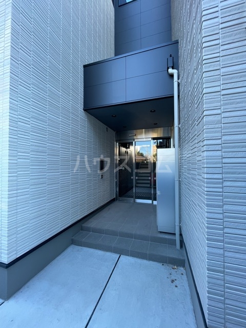 27/30 エントランス