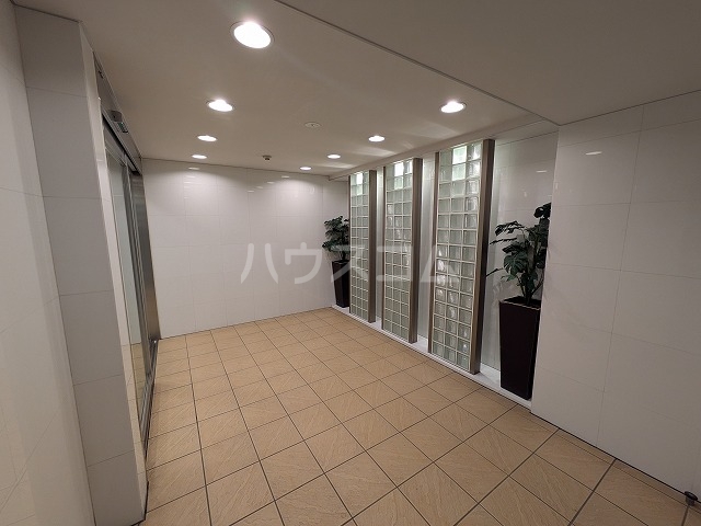 28/30 エントランス
