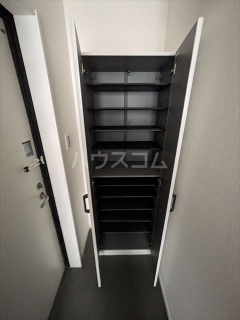 25/30 エントランス