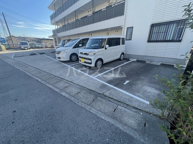 28/30 駐車場
