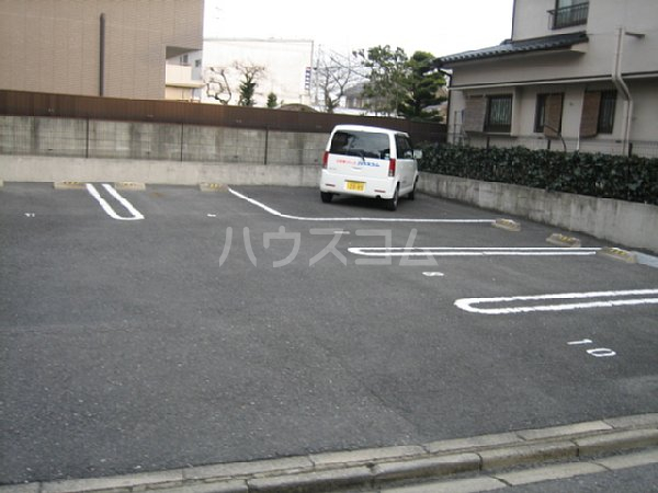 22/28 駐車場