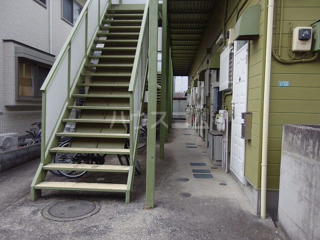 22/30 エントランス