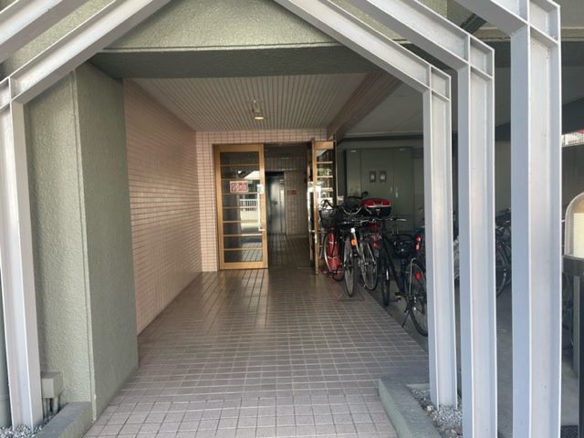 19/26 エントランス