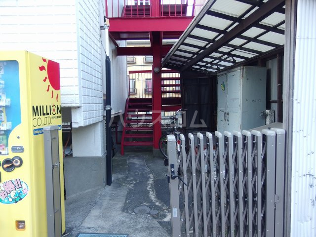 22/30 エントランス