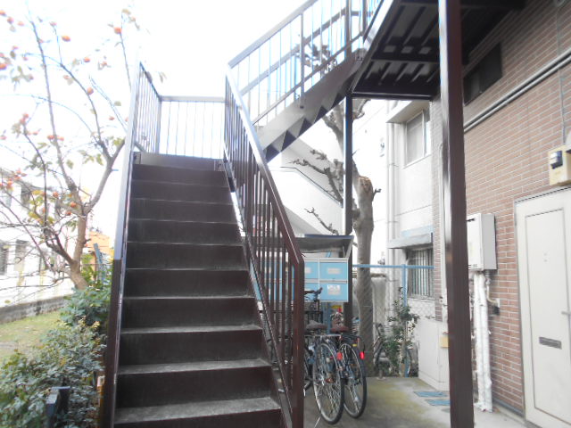 21/30 エントランス