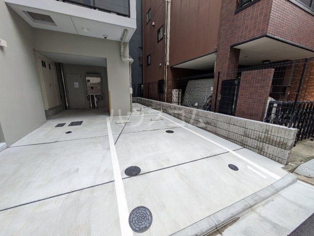 27/30 駐車場