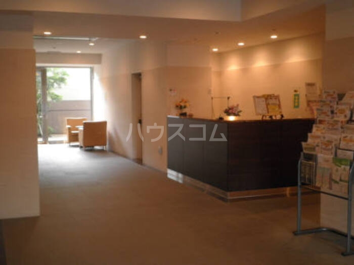 16/19 エントランス