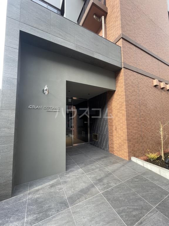 27/30 エントランス