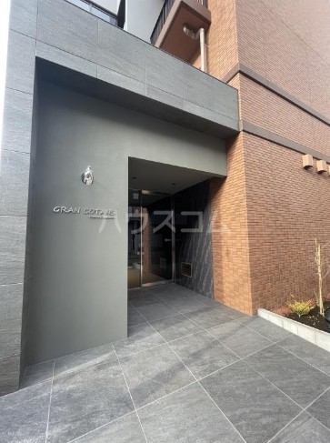 19/27 エントランス