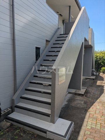 18/27 エントランス