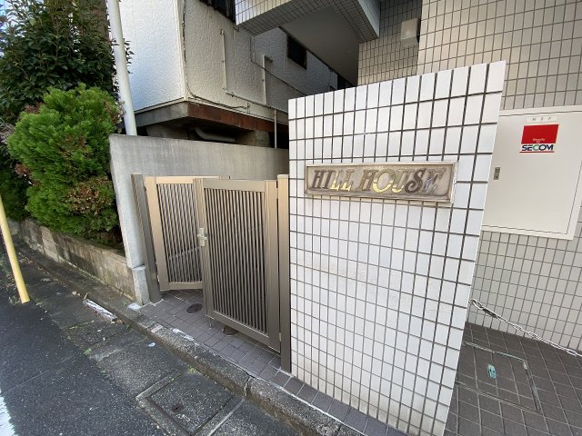 20/21 エントランス