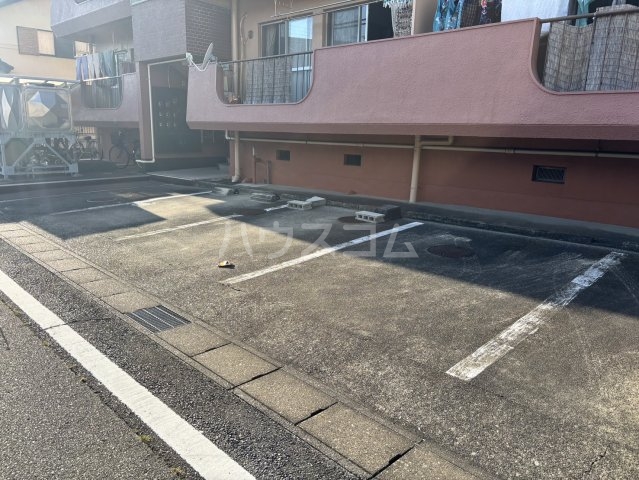 2/3 駐車場