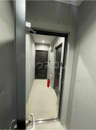 18/23 エントランス