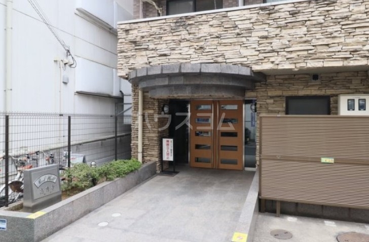 20/26 エントランス