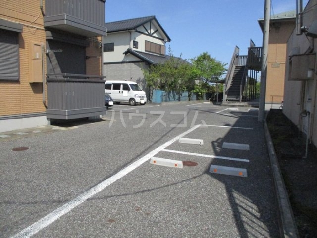 16/16 駐車場