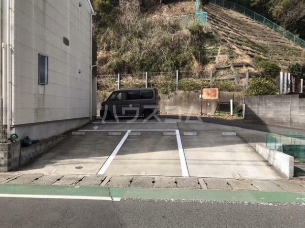 13/20 駐車場