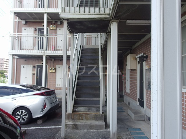 21/30 エントランス