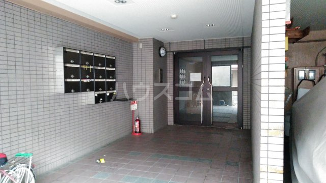 28/30 エントランス