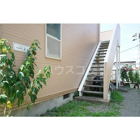 23/30 エントランス