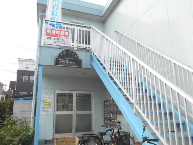 23/30 エントランス