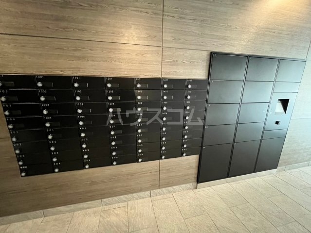 28/30 エントランス