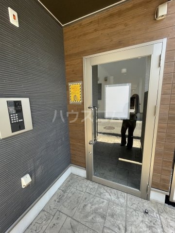 27/30 エントランス