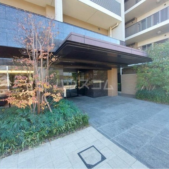 15/23 エントランス