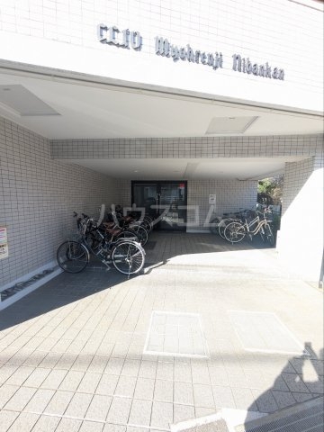 28/30 エントランス