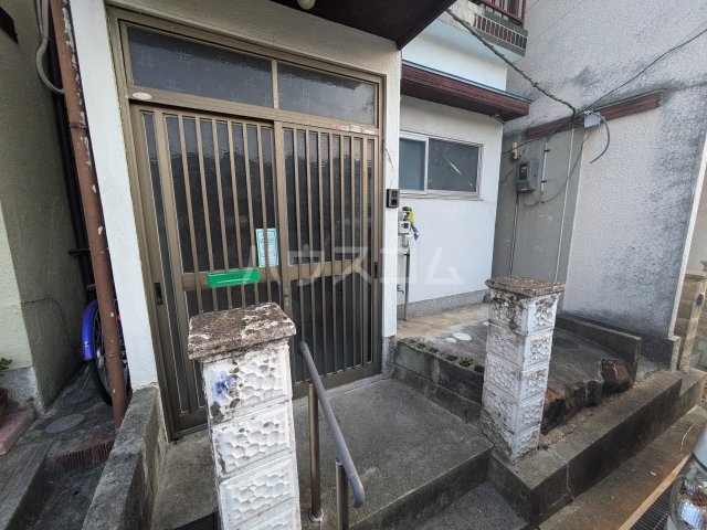 27/30 エントランス