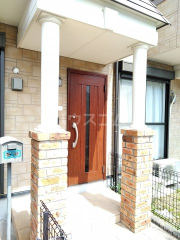 27/30 エントランス