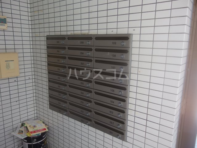 23/30 エントランス